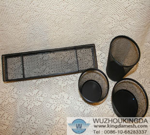 Metal mesh pen holder tray