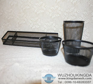 Metal mesh pen holder tray
