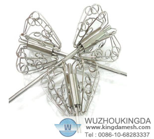 Wire mesh egg whisk