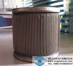 Pleated filter element