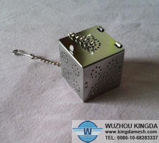 Perforated tea strainer with chain
