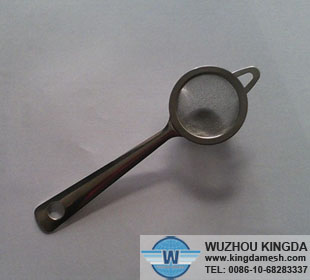 Metal tea strainer