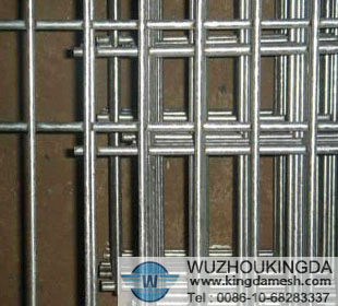 Welded wire mesh wall