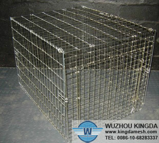 Folding mesh dog cage