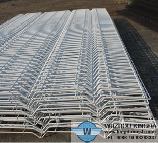 Welded wire mesh panel with folds