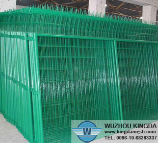 Powder coating welded wire mesh