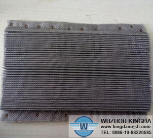 Pleated wire mesh