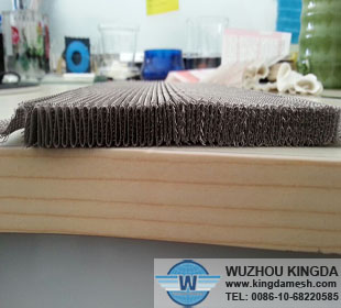 Pleated wire mesh