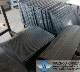 Perforated sheet metal screen