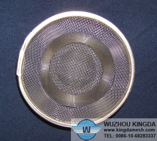 Wire mesh strainer