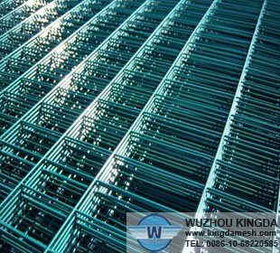 Plastic coated weld mesh