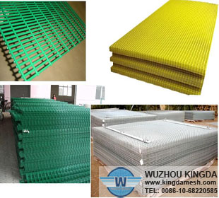 Plastic coated weld mesh