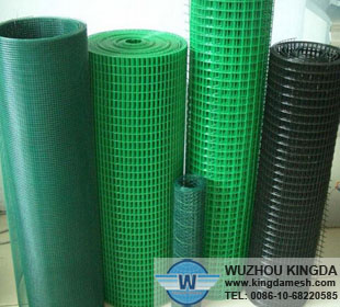 Plastic coated weld mesh