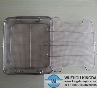 Wire basket for autoclaving