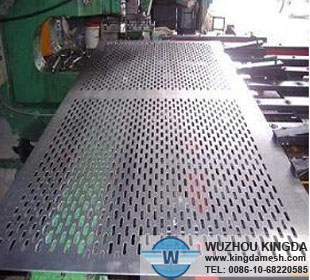 Perforated metal screen sheet