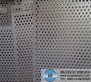 Perforated metal screen sheet