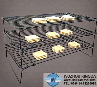 Cake cooling rack with folding legs