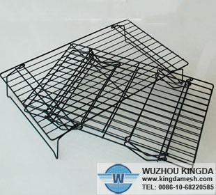 Cake cooling rack with folding legs