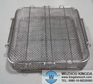 Mesh cleaning tray