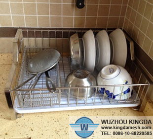 Dish rack with drainer