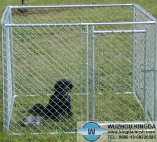 Chain link animal enclosure for dog