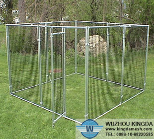 Chain link animal enclosure for dog