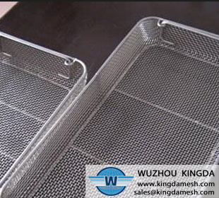 Wire mesh basket for sterilization