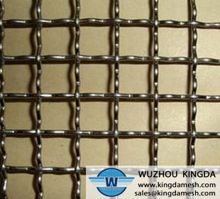 Plicated wire mesh