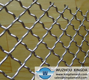 Plicated wire mesh