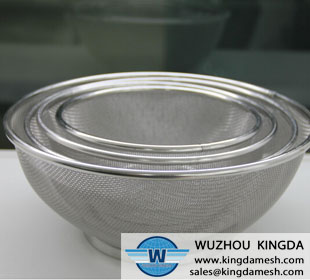 Wire mesh food basket