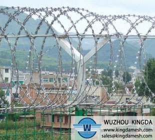 Razor barbed wire coil