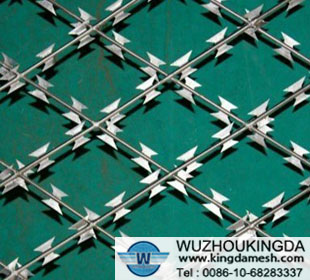 Welded razor mesh fence