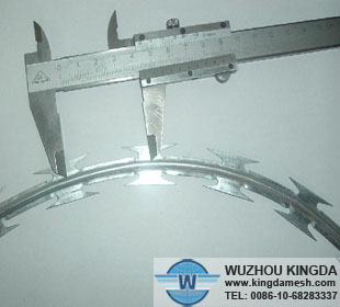 Galvanized razor wire