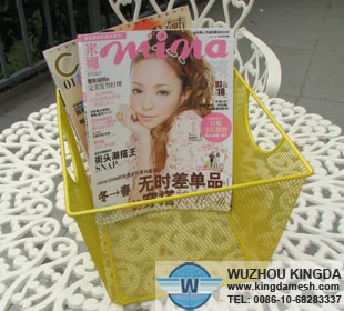 Wire mesh magazine holder