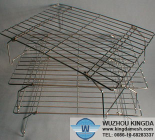 Folding cooling rack