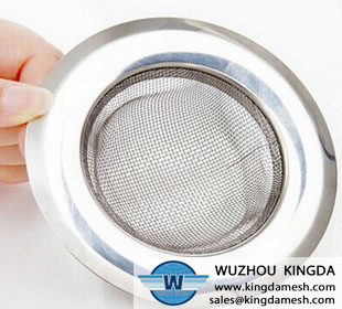 Wire mesh strainer