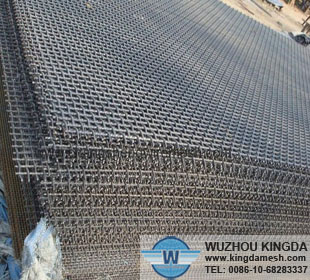 Heavy crimped wire mesh