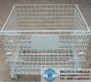 Wire mesh container stacking