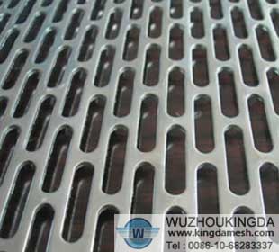 Elliptical hole perforated mesh