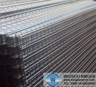 Heavy duty welded wire mesh panels