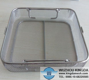 Mesh cleaning tray