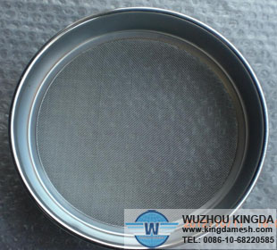 Metal sieving mesh