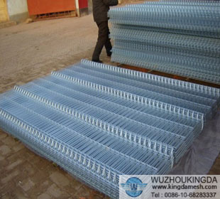 Galvanised mesh panels